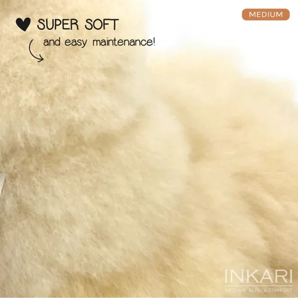 Inkari  – Alpaka Kuscheltier Medium (32 cm) - Blond – Bild 4