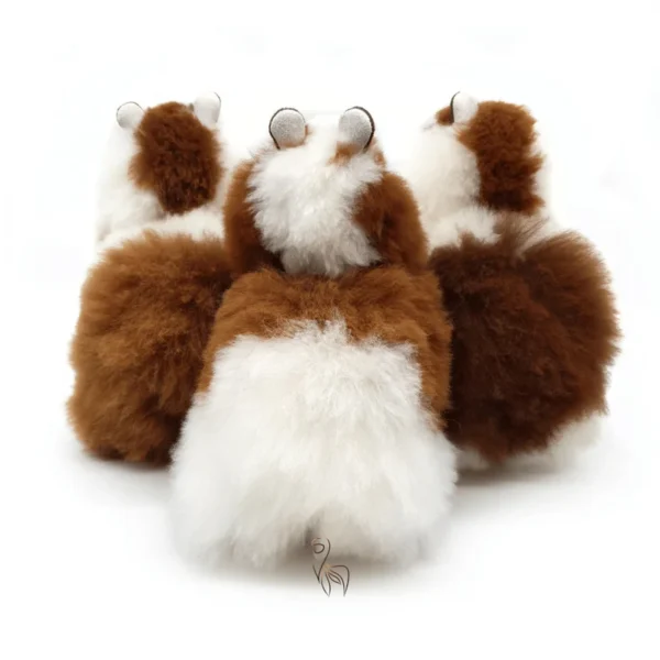 Inkari – Alpaka Kuscheltier Small (23 cm) – Chocolate Syrup – Bild 2