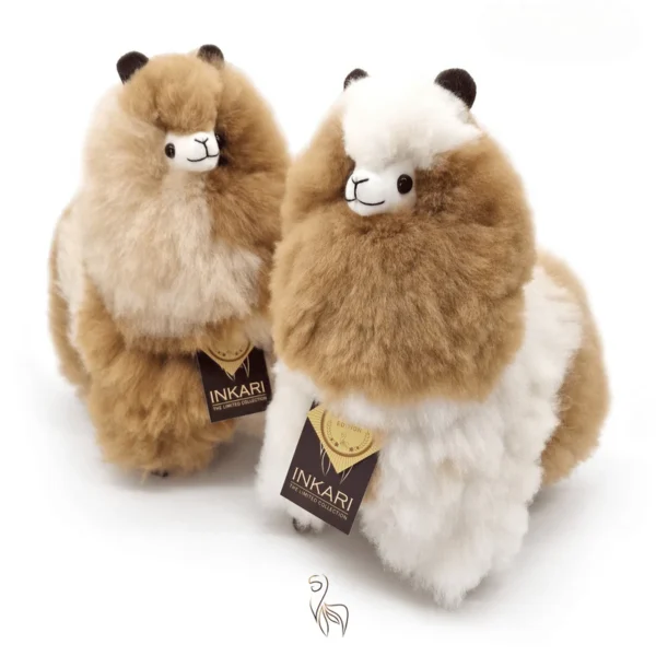 Inkari  – Alpaka Kuscheltier Medium (32 cm) - Maple Syrup